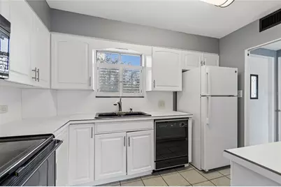 1365 N Snell Isle Boulevard NE #2E, Saint Petersburg, FL 33704 - Photo 7