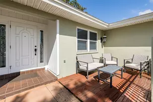 8120 Canterbury Cir, Seminole, FL 33777 - Photo 7