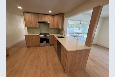 1760 Georgia Avenue NE, Saint Petersburg, FL 33703 - Photo 3