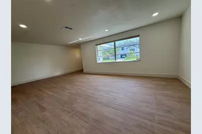 1760 Georgia Avenue NE, Saint Petersburg, FL 33703 - Photo 5