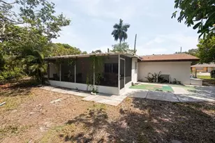 1515 Maple Dr, Fort Myers, FL 33907 - Photo 3