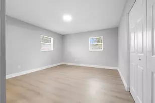 306 Floral Dr, Tampa, FL 33613 - Photo 15