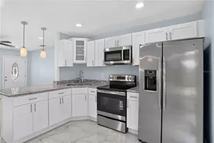10405 N 22nd St, Tampa, FL 33612 - Photo 7