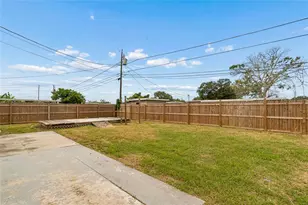10746 109th St, Seminole, FL 33778 - Photo 37