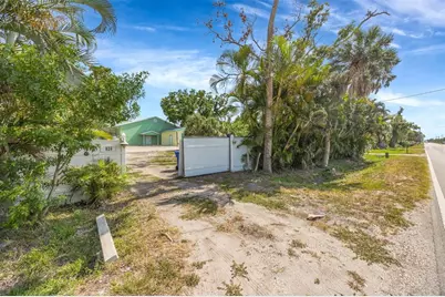 826 W Shell Point Street, Ruskin, FL 33570 - Photo 1