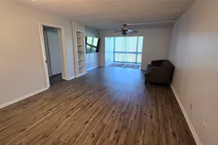 13626 Greenfield Dr, Tampa, FL 33618 - Photo 3