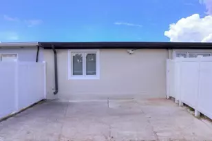 8541 Briar Grove Cir, Tampa, FL 33615 - Photo 3