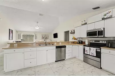 2632 Glenview Dr, Land O Lakes, FL 34639 - Photo 9