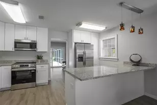 711 Bayshore Dr, Tarpon Springs, FL 34689 - Photo 15