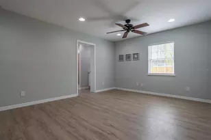711 Bayshore Dr, Tarpon Springs, FL 34689 - Photo 23
