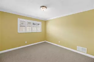 1820 Tanglewood Dr NE, Saint Petersburg, FL 33702 - Photo 31