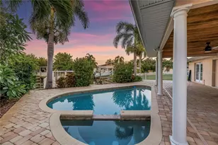 1820 Tanglewood Dr NE, Saint Petersburg, FL 33702 - Photo 3
