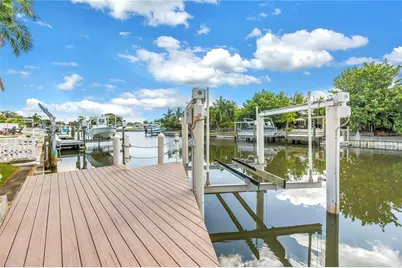 1820 Tanglewood Drive NE, Saint Petersburg, FL 33702 - Photo 47