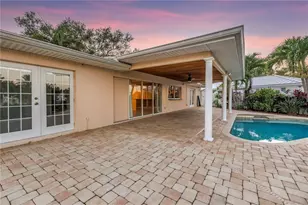 1820 Tanglewood Dr NE, Saint Petersburg, FL 33702 - Photo 35
