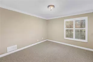 1820 Tanglewood Dr NE, Saint Petersburg, FL 33702 - Photo 25