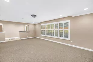 1820 Tanglewood Dr NE, Saint Petersburg, FL 33702 - Photo 15