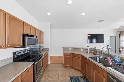 704 Parsons Pointe St, Seffner, FL 33584 - Photo 13