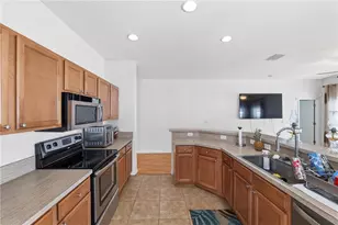 704 Parsons Pointe St, Seffner, FL 33584 - Photo 13