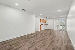 9208 N Connechusett Rd, Tampa, FL 33617 - Photo 7