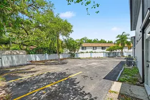 9208 N Connechusett Rd, Tampa, FL 33617 - Photo 27