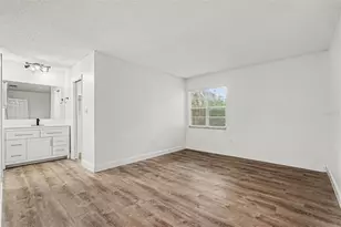 9208 N Connechusett Rd, Tampa, FL 33617 - Photo 17