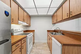 9208 N Connechusett Rd, Tampa, FL 33617 - Photo 11