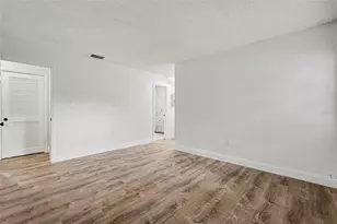 9208 N Connechusett Rd, Tampa, FL 33617 - Photo 15