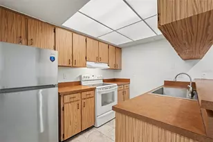 9208 N Connechusett Rd, Tampa, FL 33617 - Photo 13