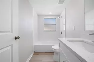 7950 Blind Pass Rd, Saint Petersburg, FL 33706 - Photo 15