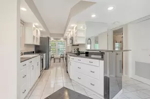7871 Sailboat Key Blvd S, Saint Petersburg, FL 33707 - Photo 3