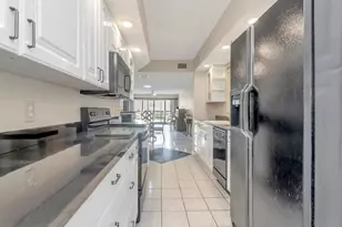 7871 Sailboat Key Blvd S, Saint Petersburg, FL 33707 - Photo 5