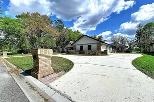 2881 Hammock Dr, Plant City, FL 33566 - Photo 5