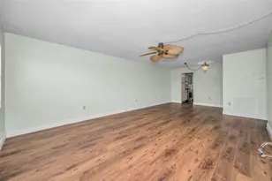 5725 80th St N, Saint Petersburg, FL 33709 - Photo 5