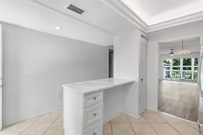 3981 Maceachen Boulevard #330, Sarasota, FL 34233 - Photo 11