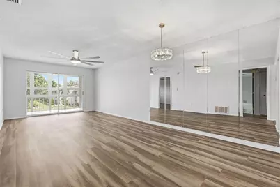3981 Maceachen Boulevard #330, Sarasota, FL 34233 - Photo 13