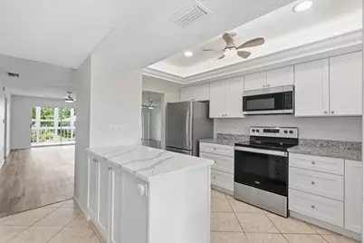 3981 Maceachen Boulevard #330, Sarasota, FL 34233 - Photo 7