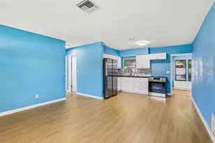 104 E Grapefruit Cir, Clearwater, FL 33759 - Photo 3