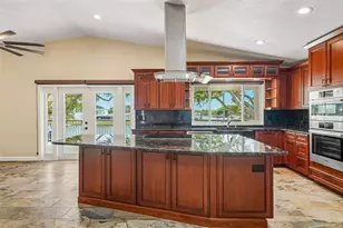 300 90th Ave NE, Saint Petersburg, FL 33702 - Photo 27