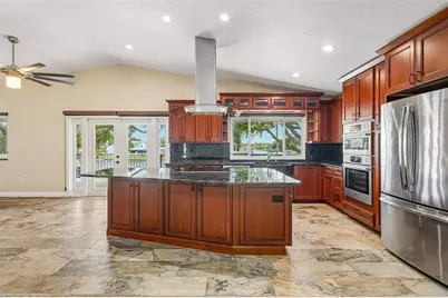300 90th Avenue NE, Saint Petersburg, FL 33702 - Photo 27