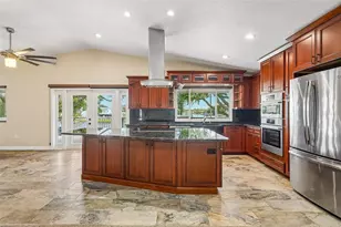 300 90th Ave NE, Saint Petersburg, FL 33702 - Photo 27