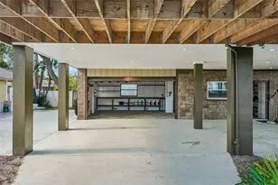 300 90th Ave NE, Saint Petersburg, FL 33702 - Photo 47