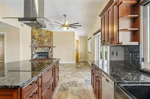 300 90th Ave NE, Saint Petersburg, FL 33702 - Photo 35