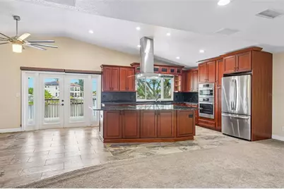 300 90th Avenue NE, Saint Petersburg, FL 33702 - Photo 25