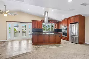 300 90th Ave NE, Saint Petersburg, FL 33702 - Photo 25