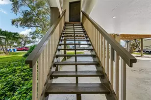 300 90th Ave NE, Saint Petersburg, FL 33702 - Photo 9