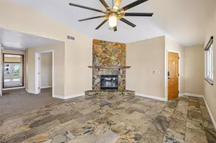 300 90th Ave NE, Saint Petersburg, FL 33702 - Photo 21
