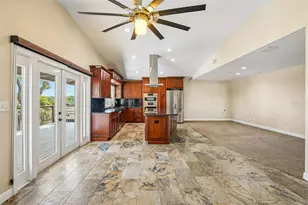 300 90th Ave NE, Saint Petersburg, FL 33702 - Photo 23