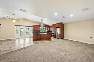 300 90th Ave NE, Saint Petersburg, FL 33702 - Photo 25