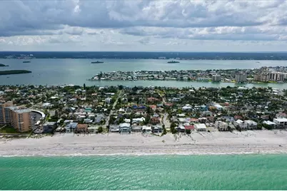 835 Bruce Avenue, Clearwater Beach, FL 33767 - Photo 9
