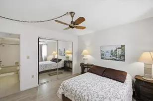 7050 Sunset Dr S, Saint Petersburg, FL 33707 - Photo 15